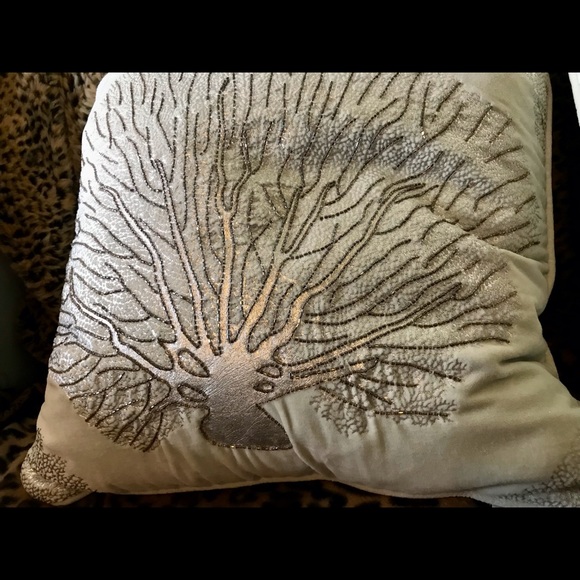 Coastal Collection By ENVOGUE 2 Pillows - Picture 6 of 10